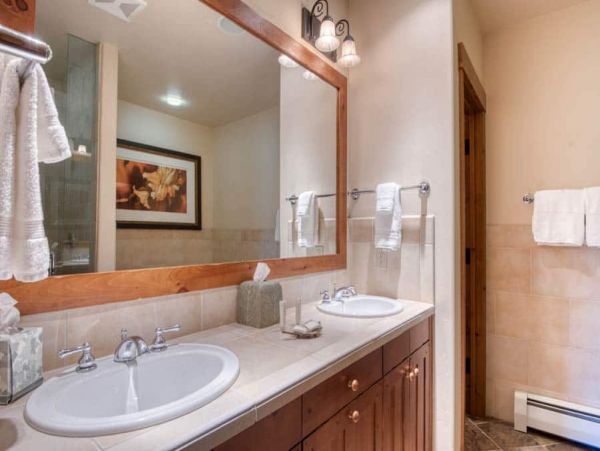 Five Bedroom Residence with Easy Ski In-Ski Out Access