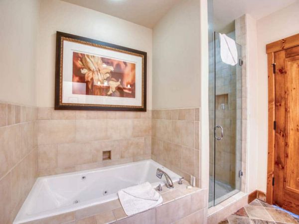 Five Bedroom Residence with Easy Ski In-Ski Out Access