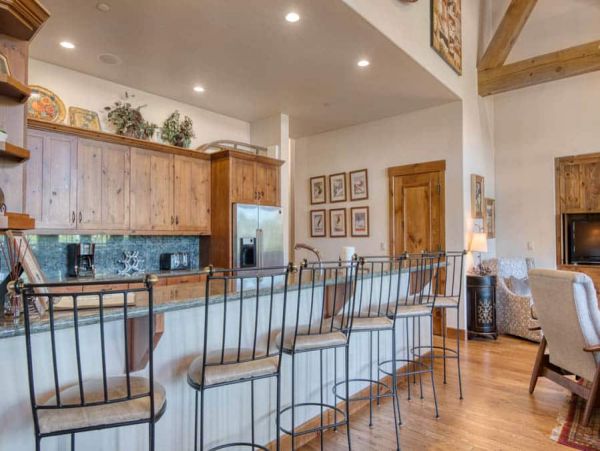 Five Bedroom Residence with Easy Ski In-Ski Out Access