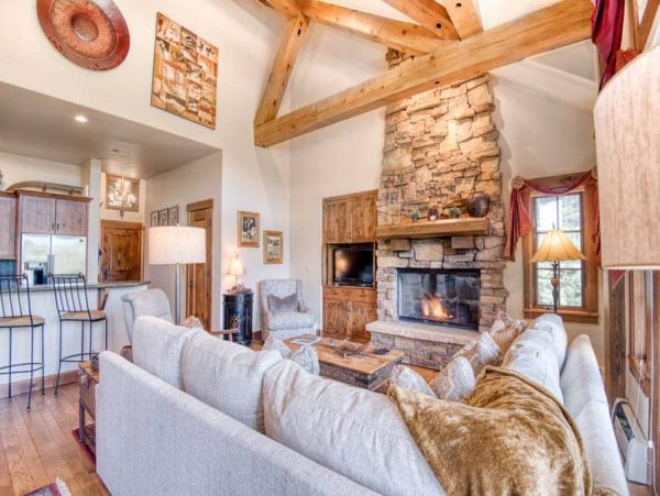 Five Bedroom Residence with Easy Ski In-Ski Out Access