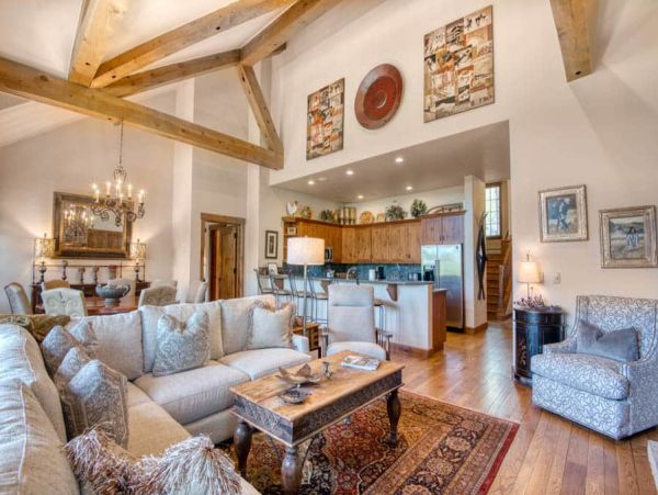Five Bedroom Residence with Easy Ski In-Ski Out Access