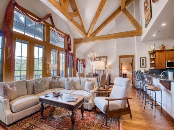 Five Bedroom Residence with Easy Ski In-Ski Out Access