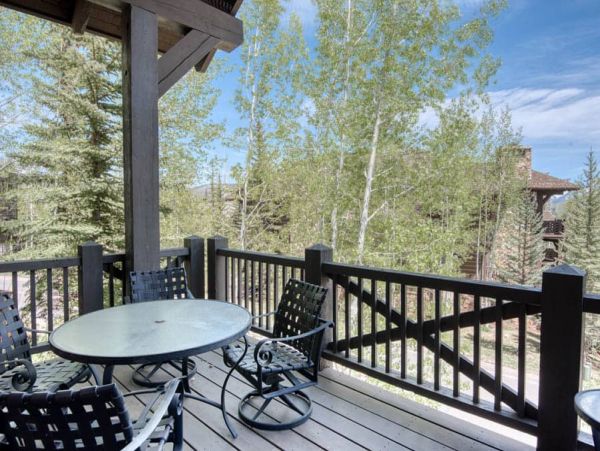 Five Bedroom Residence with Easy Ski In-Ski Out Access