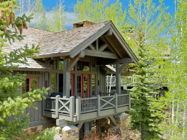 Five Bedroom Residence with Easy Ski In-Ski Out Access