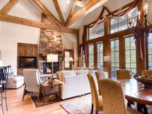 Five Bedroom Residence with Easy Ski In-Ski Out Access