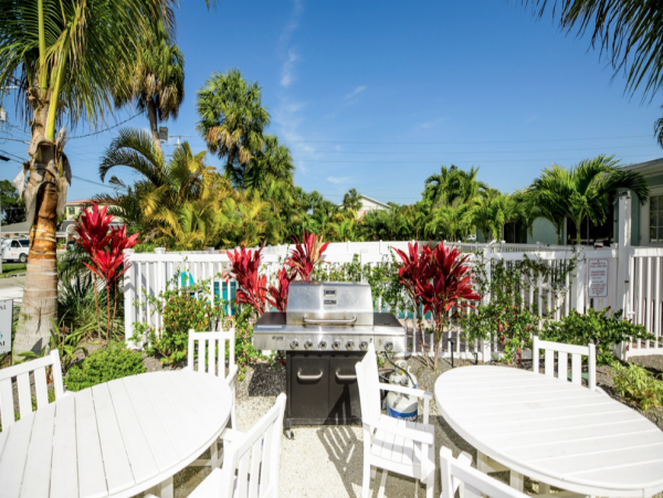 Walk to the Beach From This Studio Condo