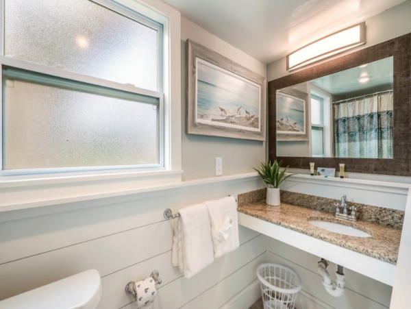 Walk to the Beach From This Studio Condo