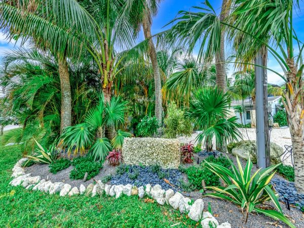Walk to the Beach From This Studio Condo