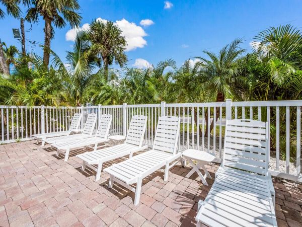 Short Walk to Beach - Holmes Beach Vacation Condo Studio