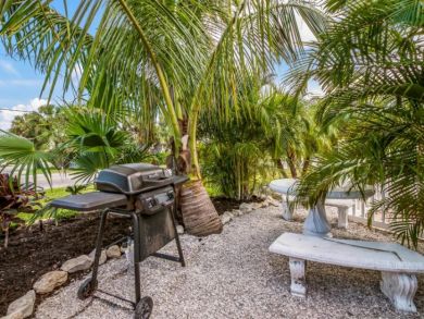 Upscale Studio Condo with Pool