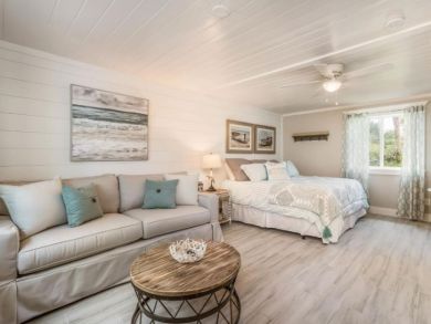 Upscale Studio Condo with Pool