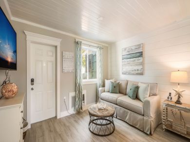 Upscale Studio Condo with Pool