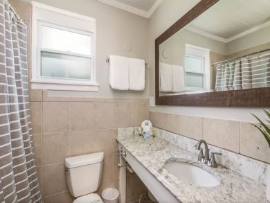 Upscale Studio Condo with Pool
