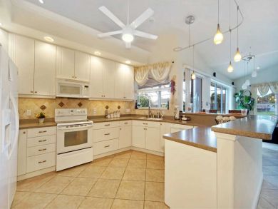 Cape Coral Vacation Home Sleeps Eight Guests Pool High End!