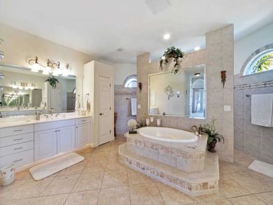 Cape Coral Vacation Home Sleeps Eight Guests Pool High End!