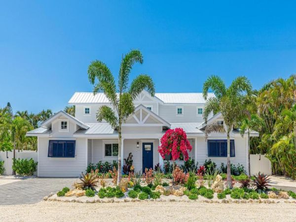 Holmes Beach Luxury Vacation Pool Home Near Beach & Fun
