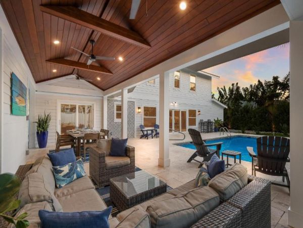 Holmes Beach Luxury Vacation Pool Home Near Beach & Fun