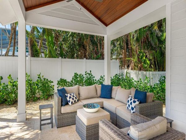 Holmes Beach Luxury Vacation Pool Home Near Beach & Fun