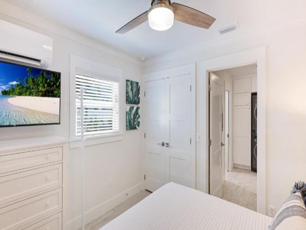 Holmes Beach Luxury Vacation Pool Home Near Beach & Fun