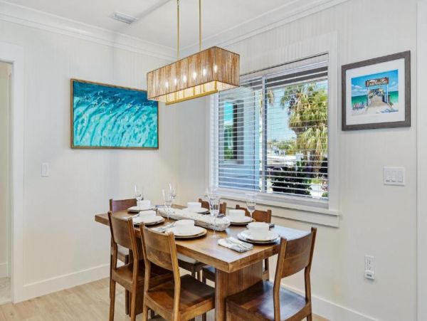 Holmes Beach Luxury Vacation Pool Home Near Beach & Fun