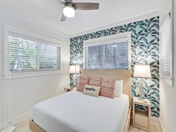 Holmes Beach Luxury Vacation Pool Home Near Beach & Fun