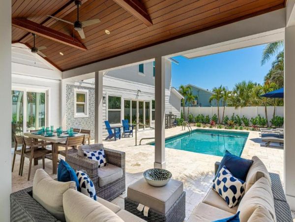 Holmes Beach Luxury Vacation Pool Home Near Beach & Fun