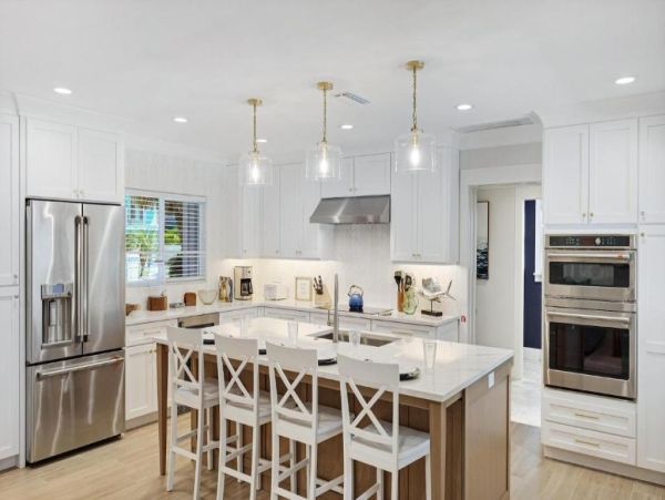 Holmes Beach Luxury Vacation Pool Home Near Beach & Fun