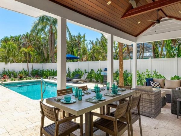 Holmes Beach Luxury Vacation Pool Home Near Beach & Fun