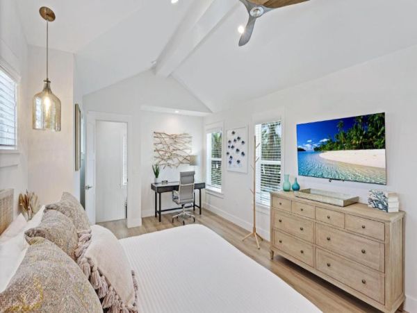 Holmes Beach Luxury Vacation Pool Home Near Beach & Fun