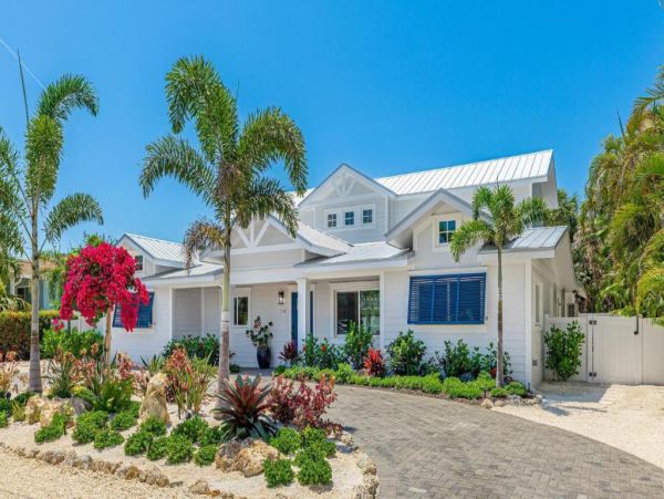 Holmes Beach Luxury Vacation Pool Home Near Beach & Fun