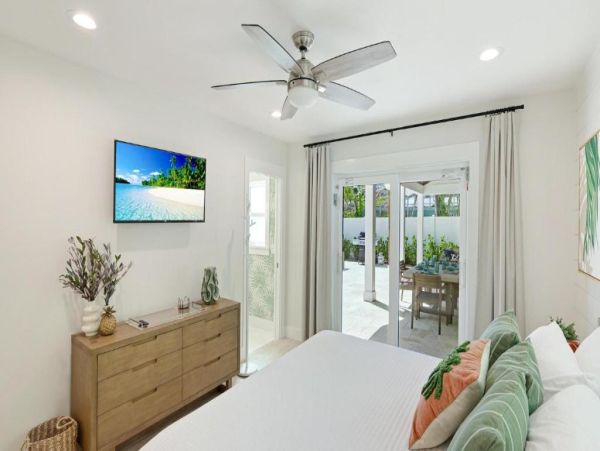 Holmes Beach Luxury Vacation Pool Home Near Beach & Fun