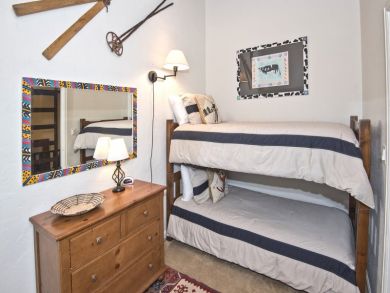 Vail Three Bedroom Vacation Townhome Sleep 8 Shuttle to Lift