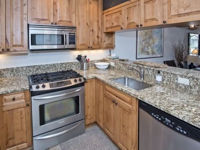 Vail Three Bedroom Vacation Townhome Sleep 8 Shuttle to Lift