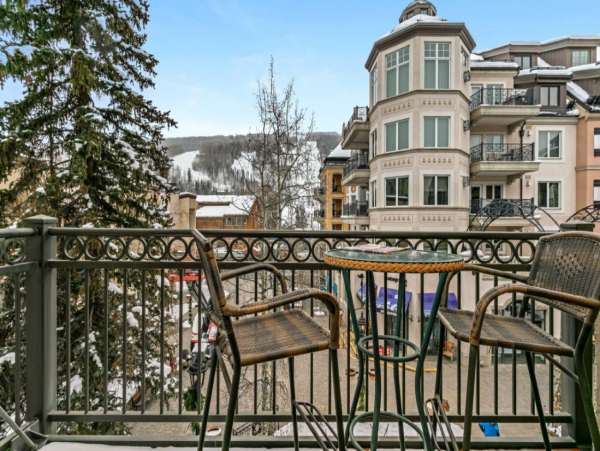 Vail Cozy Studio Walk to Lift & Nearly Ski in Ski Out