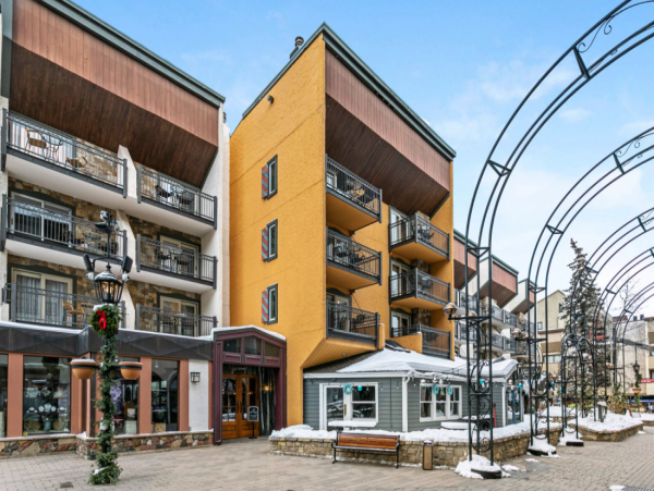 Vail Cozy Studio Walk to Lift & Nearly Ski in Ski Out
