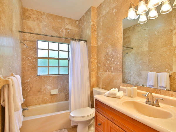 Anna Maria Island Charming 3-Bedroom Retreat with Private Pool