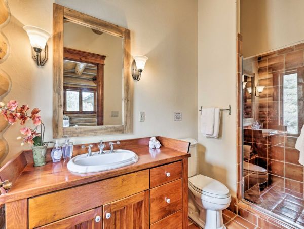 Luxury Vacation Rental – Vail Valley Mountain Lodge with Hot Tub