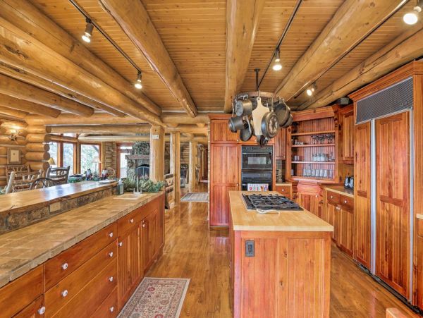 Luxury Vacation Rental – Vail Valley Mountain Lodge with Hot Tub