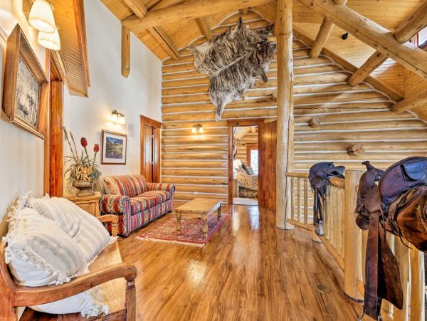 Luxury Vacation Rental – Vail Valley Mountain Lodge with Hot Tub