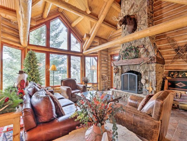Luxury Vacation Rental – Vail Valley Mountain Lodge with Hot Tub