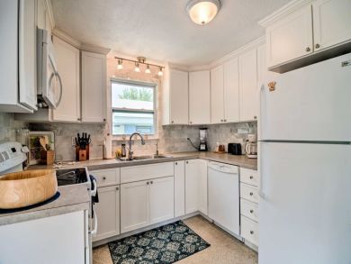 Tropical Two Bedroom Cottage in Bradenton Beach