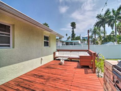 Tropical Two Bedroom Cottage in Bradenton Beach