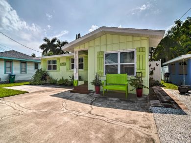 Tropical Two Bedroom Cottage in Bradenton Beach
