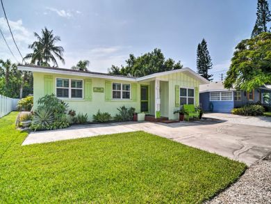 Tropical Two Bedroom Cottage in Bradenton Beach