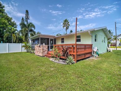 Tropical Two Bedroom Cottage in Bradenton Beach