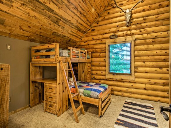 2500 Sq Ft Log Cabin