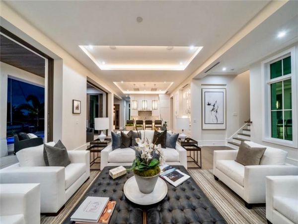 Naples Luxury Four Bedrooms Plus Den Pool Home