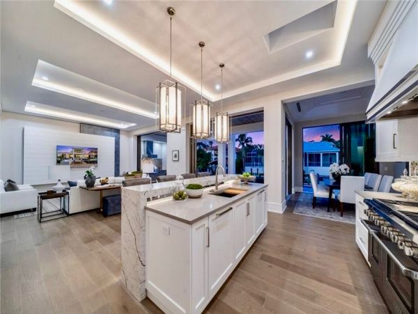 Naples Luxury Four Bedrooms Plus Den Pool Home
