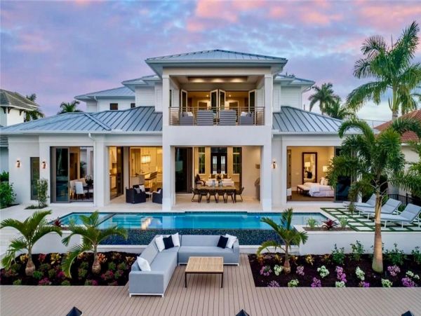 Naples Luxury Four Bedrooms Plus Den Pool Home