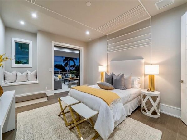 Naples Luxury Four Bedrooms Plus Den Pool Home